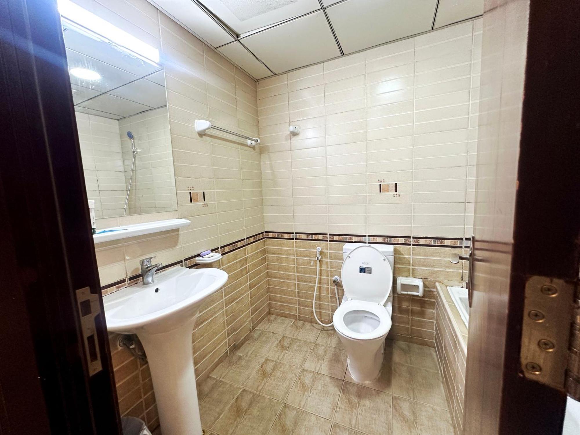 Quiet Partition In Tecom Barsha Heights Alloggio in famiglia Dubai